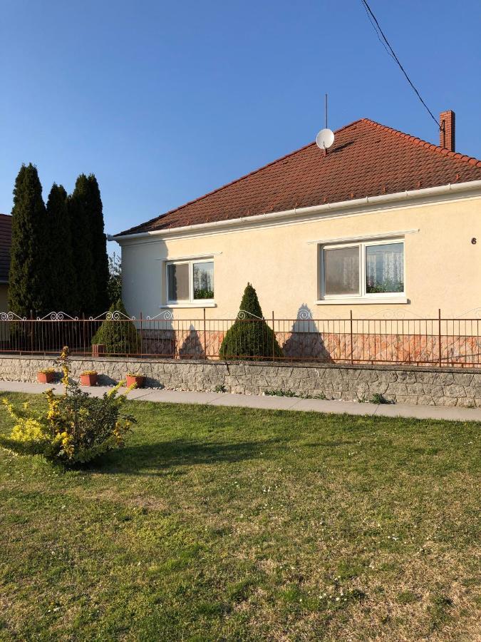 Elvira Vendeghaz Appartement Kisbodak Buitenkant foto